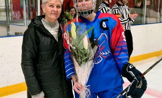 Ólöf formaður ásamt Brynhildi fyrirliða SR (Þórir)