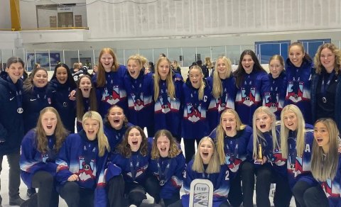 Íslenska U18 kvennalandsliðið með silfurverðlaun á HM í Búlgaríu