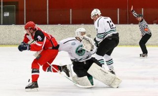 Úr leiknum í gærkvöld (mynd: Elvar Pálsson)