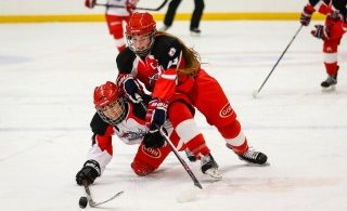 Úr leiknum í gærkvöld (mynd: Elvar Pálsson)